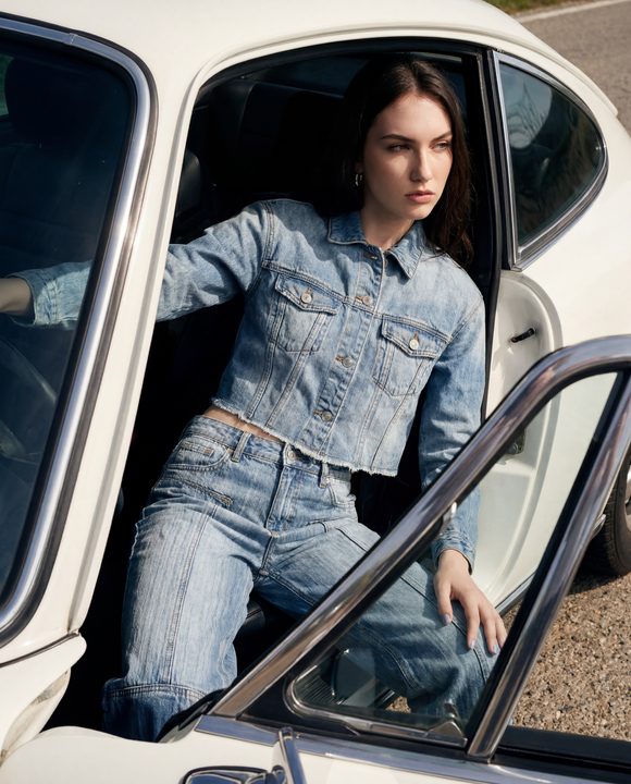 denim-set-kv-v3-01-cockpit-window-hero